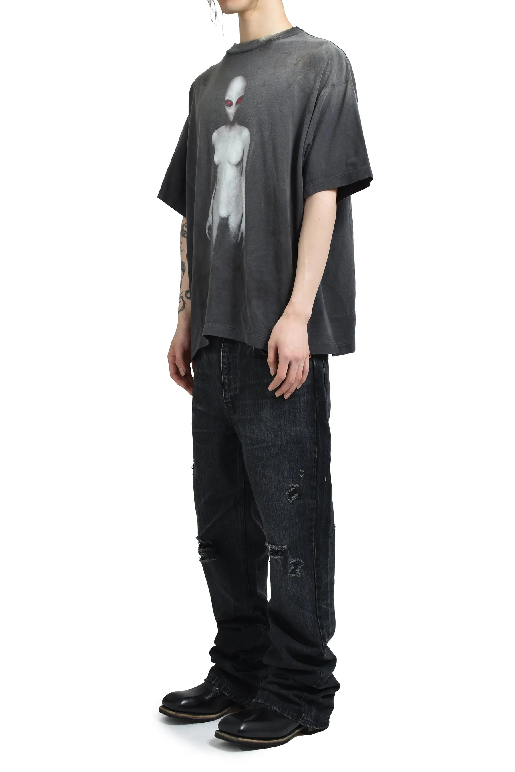 SAINT Mxxxxxx SS TEE/ALIEN/BLK Dark Alien Retro Distressed Short Sleeves Washed Black S-XL SAINT Mxxxxxx continues this year's gothic dark style Ultra-difficult alien printing technology Absolutely top-notch Professional water washing plant jointly owned by Hong Kong businessmen Ultra-high standard restoration ZP Correct collar label/wash water label/cherub label The difference is based on pictures and goods